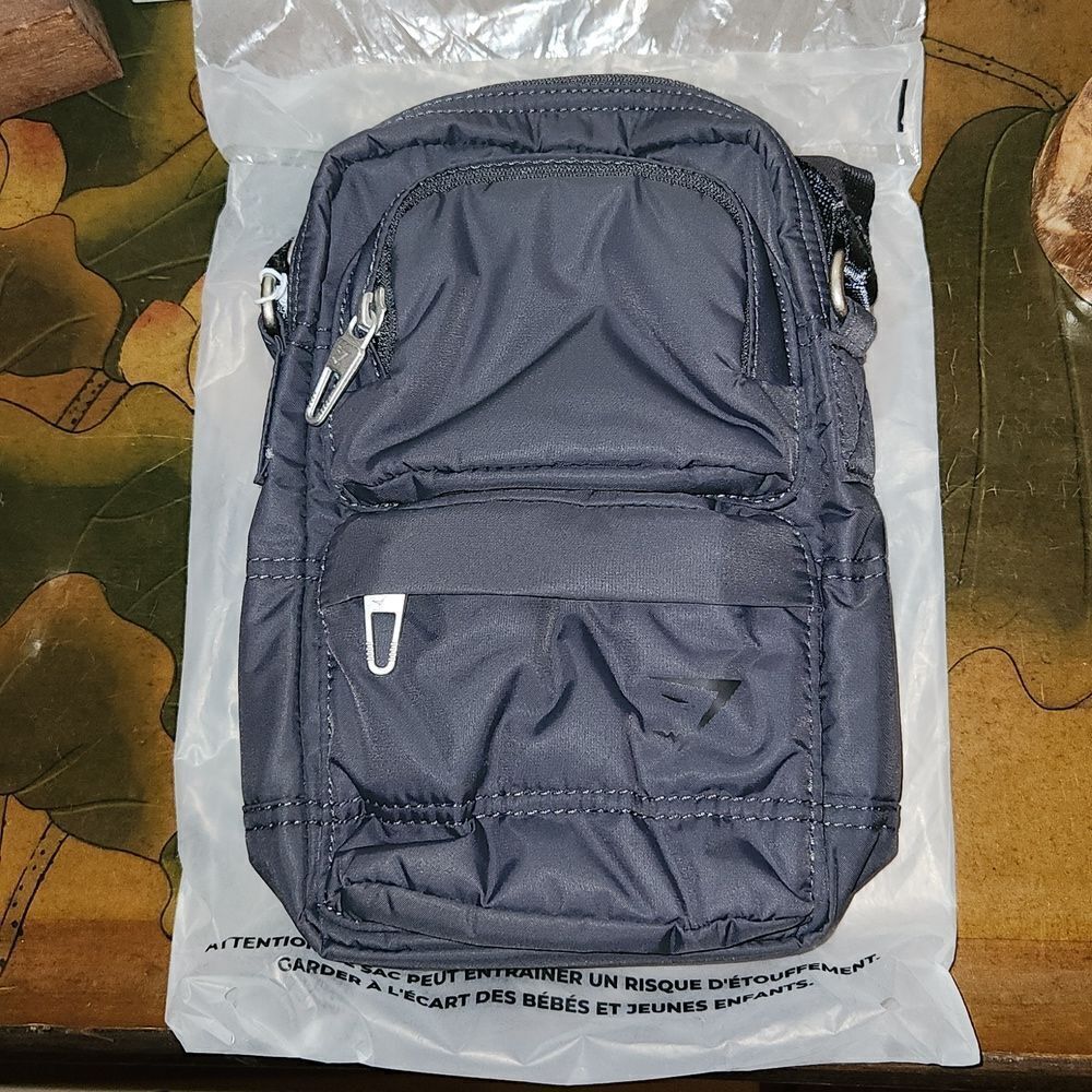 Gymshark Lifestyle Cross Body Bag NWT Onyx Grey
